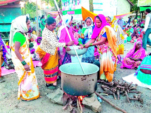 Kisan Sabha stay in Dindori tehsil | दिंडोरी तहसीलमध्ये किसान सभेचा मुक्काम