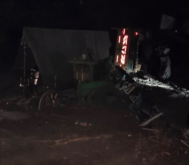 Taliram truck driver blows up Naka, incident near Kopargaon | तळीराम ट्रक चालकाने उडविला नाका, कोपरगावजवळील घटना