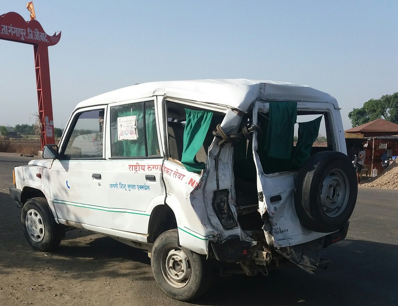 Two women killed in Jeep and travel accident; A series of accidents on Ahmednagar Road continues | जीप व ट्रॅव्हल्सच्या अपघातात दोन महिला ठार; अहमदनगर रोडवर अपघाताची मालिका सुरूच 