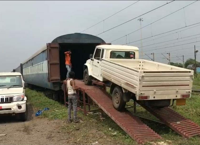Central Railway shipped 145 racks in eight months | मध्य रेल्वेच्या आठ महिन्यात १४५ रॅक रवाना