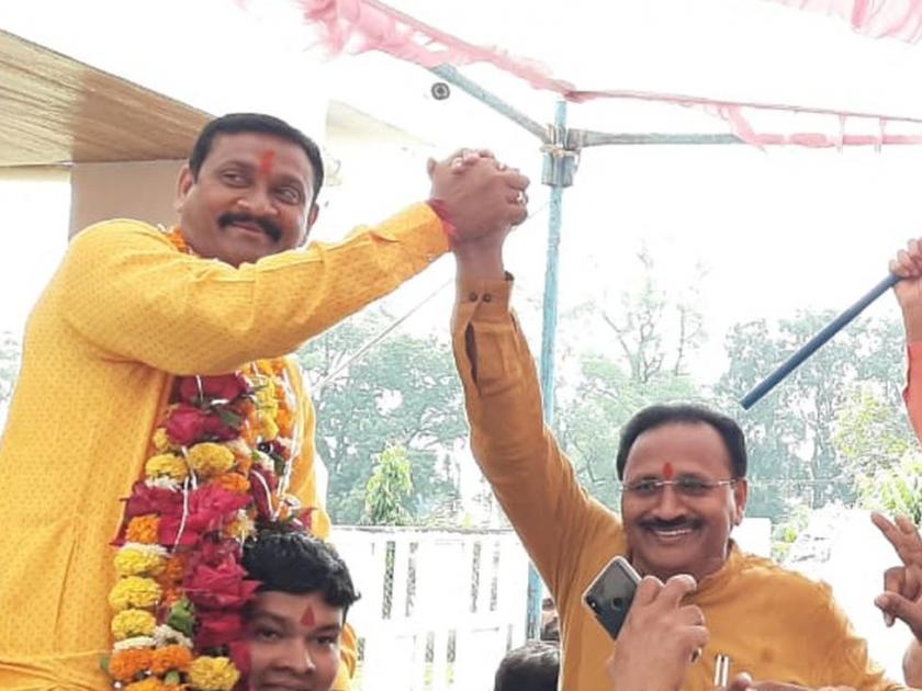 Father is defeated, only son is victorious! | पिता पराभूत, पुत्र मात्र विजयी !