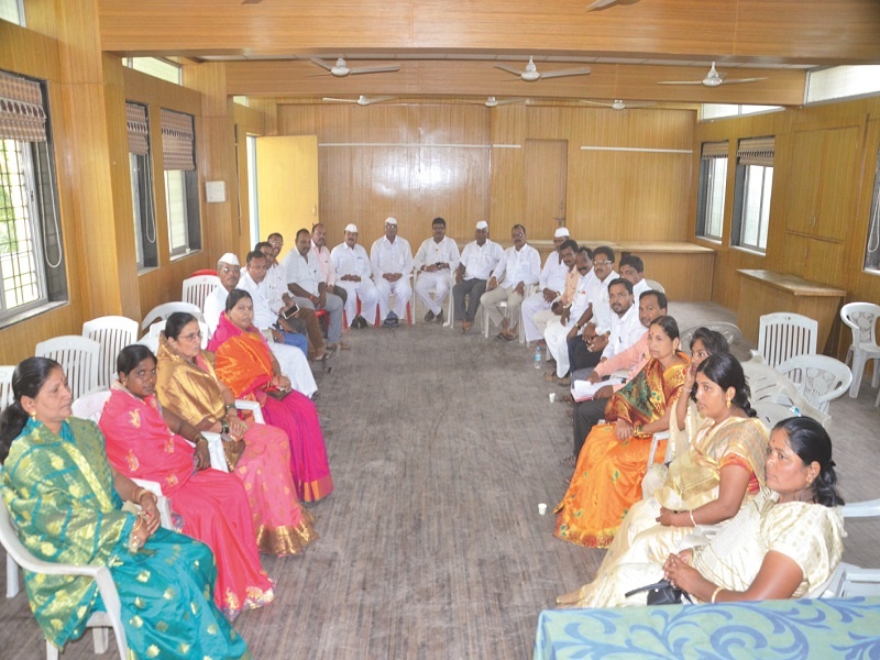 Panchayat committee members want excess fund | पंचायत समिती सदस्यांना हवाय जादा निधी