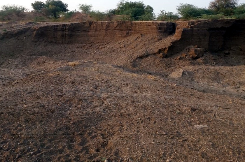 Parbhani: illegal sand extraction in Manavat taluka | परभणी :मानवत तालुक्यात अवैध वाळू उपसा