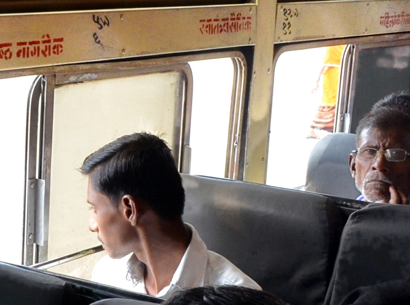 Parbhani: Reservation of seats in buses is called Navala | परभणी : बसमधील आसनांचे आरक्षण नावालाच