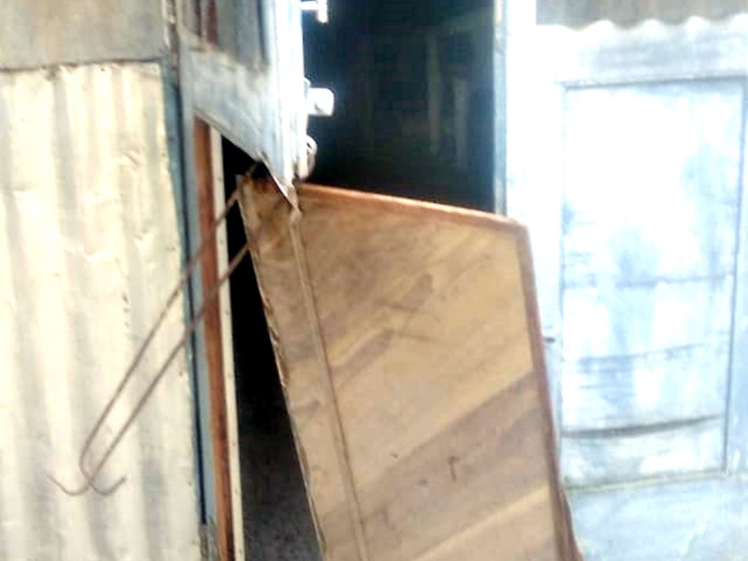 Parbhani: One and a half lakhs of material stolen in Jaikwadi | परभणी : जायकवाडीतील दीड लाखाचे साहित्य चोरीला