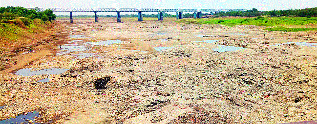 Water shortage in Karnataka border | कर्नाटक सीमाभागात पाणीटंचाई