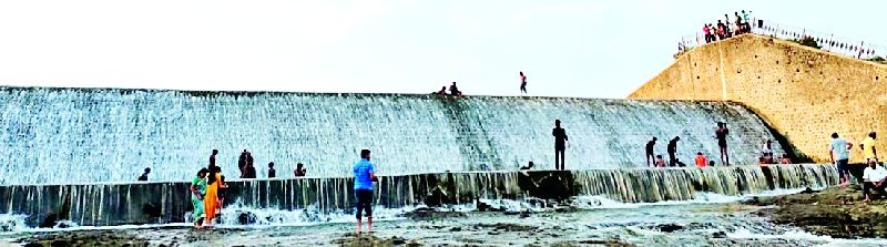 The safety of the Panchadhara Dam in the wind | पंचधारा धरणाची सुरक्षा वाऱ्यावर
