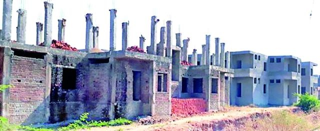 The 9 52 houses of Digras are again rearranged | दिग्रसचे ९५२ घरकूल पुन्हा ऐरणीवर