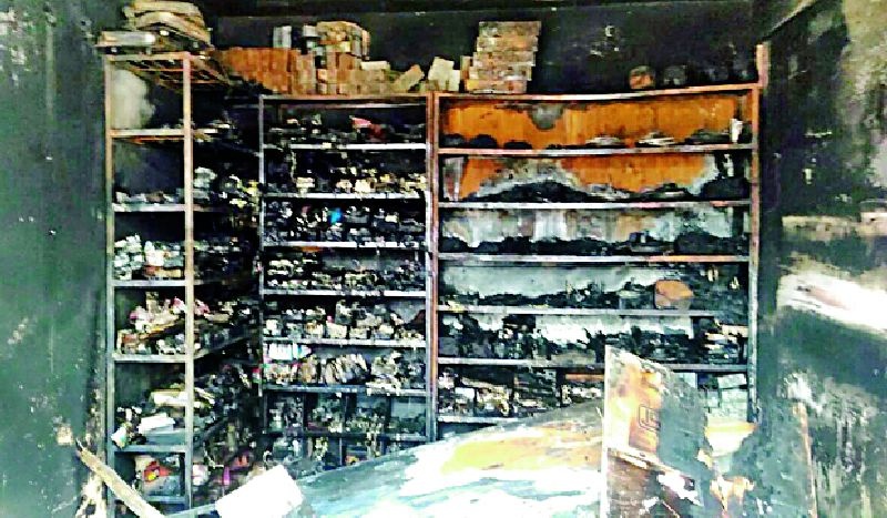 Fire at Electronic Shop in Digras | दिग्रसमध्ये ईलेक्ट्रॉनिक दुकानाला आग