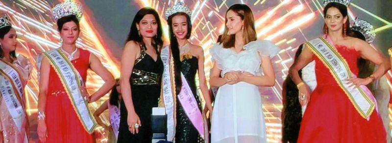Sarika Shah of Yavatmal becomes the winner of 'Mrs Diva of India' | यवतमाळच्या सारिका शाह ठरल्या ‘मिसेस दिवा ऑफ इंडिया’च्या विजेता