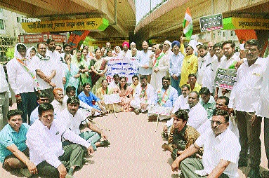 Opposition parties in Aurangabad | काँग्रेसची औरंगाबादेत निदर्शने