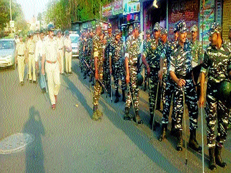  Armed movement of police in Nashik Road | नाशिकरोडला पोलिसांचे सशस्त्र संचलन