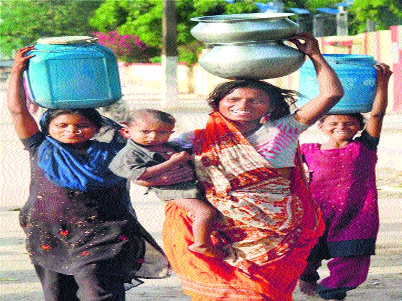 Water shortage in Mamdapur area: Disgruntled villagers due to non-availability of the tanker | ममदापूर परिसरात पाणीटंचाई : टॅँकर सुरू न झाल्याने ग्रामस्थांमध्ये नाराजी