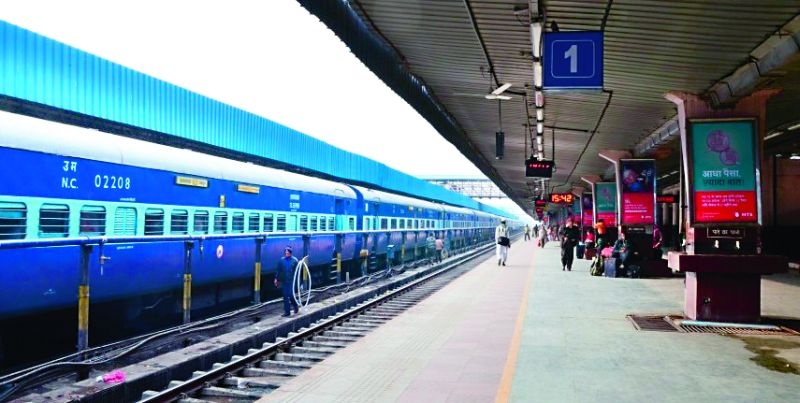 Nagpur Railway Station; Penalty for 6,349 travelers in 12 days | नागपूर रेल्वेस्थानक; १२ दिवसात ६,३४९ फुकट्या प्रवाशांना दंड
