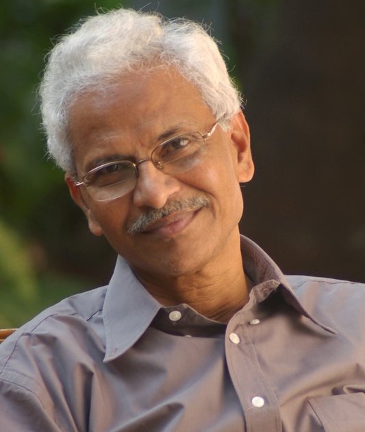 Souhard Sanman Award to veteran writer Sunil Kumar Lavate | ज्येष्ठ साहित्यिक सुनीलकुमार लवटे यांना सौहार्द सन्मान पुरस्कार