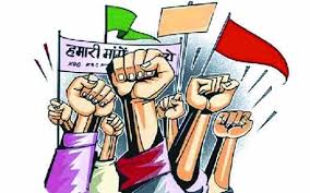 Shiv Sena's roadblock on Taharabad road | ताहाराबाद रस्त्यावर शिवसेनेचा रास्तारोको