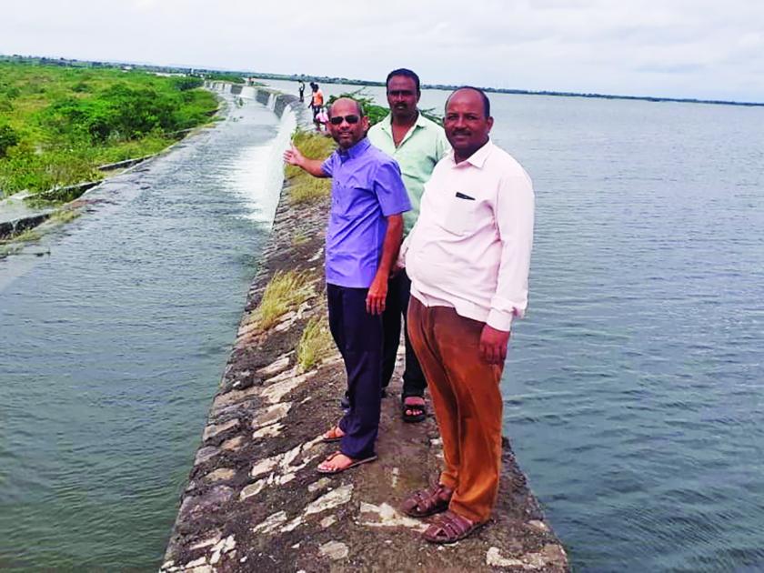 Ten years later, the filled Rajewadi Lake | दहा वर्षांनंतर भरला राजेवाडी तलाव