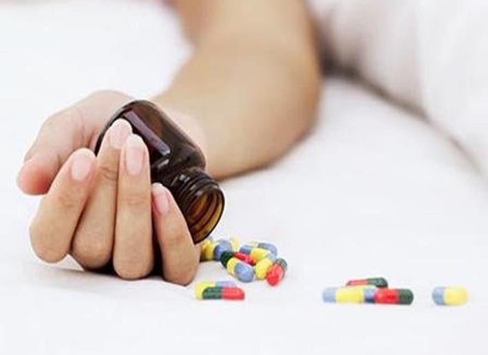 Gerevai's 30 drug pills swallowed by saying that 'there is no alternative without death' | ‘मेल्याशिवाय पर्याय नाही’ म्हणत गेवराईच्या युवतीने गिळल्या ३० औषधी गोळ्या