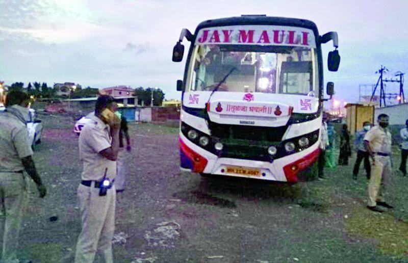 Three private buses enter Buldana from Gujarat | गुजरातमधून बुलडाण्यात दाखल होतात खासगी तीन बसेस
