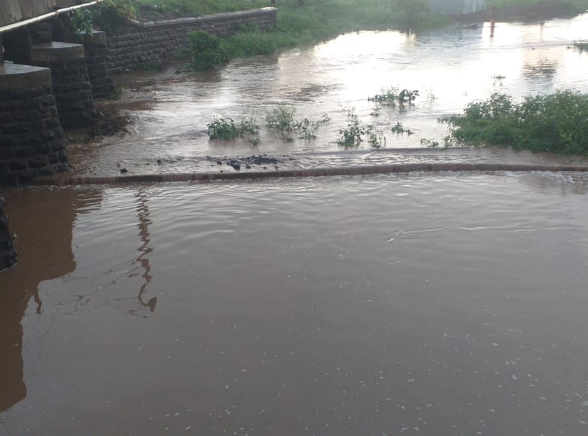 Heavy rains in Chandori, Kherwadi area | चांदोरी, खेरवाडी भागात पावसाची जोरदार हजेरी