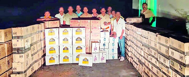 28 lakhs liquor bills caught by LCB | एलसीबीने पकडला २८ लाखांचा दारुसाठा