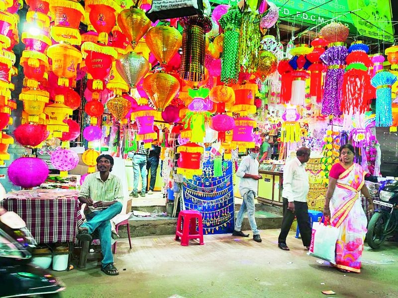 Sajli Bazaar for Dipotsava | दीपोत्सवासाठी सजली बाजारपेठ