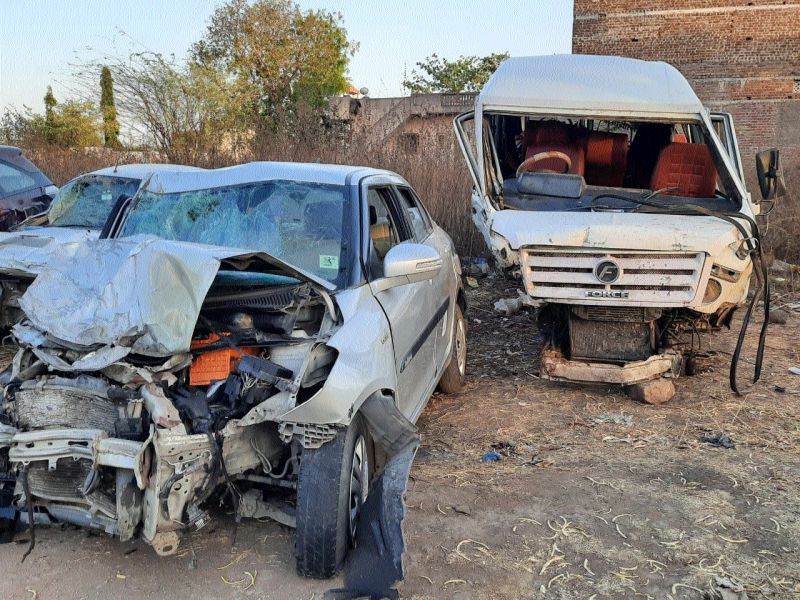 One killed in jeep and car accident | जीप व कारच्या अपघातात एक ठार