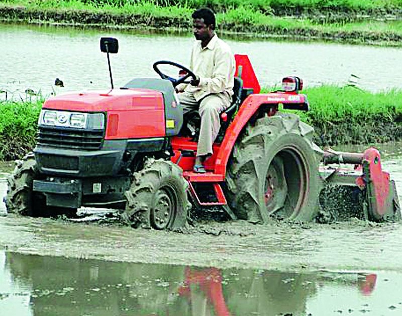 Boost of mechanics for agriculture | कृषीला यांत्रिकीकरणाचे बुस्ट