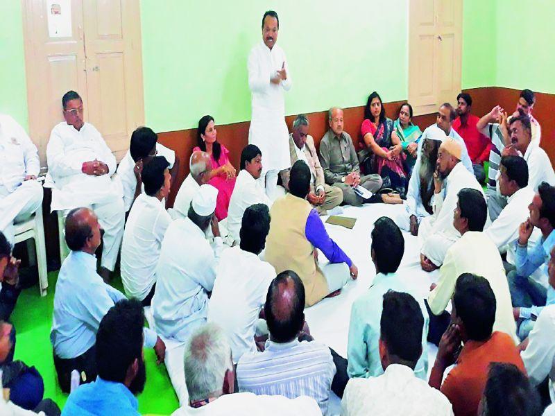 The invisible hand power of the opposition to the Congress in Jamnar: District In-charge Vinayak Deshmukh | जामनेरात कॉँग्रेसच्या पाठीशी विरोधकांच्या अदृश्य हातांचे बळ : जिल्हा प्रभारी विनायक देशमुख