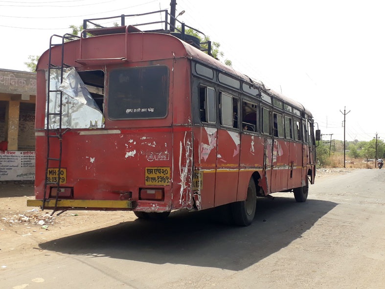 Fatal travels from outdated buses ...! | कालबाह्य बसेसमधून जीवघेणा प्रवास...!