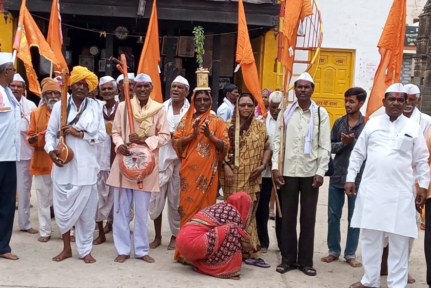 Lonavala Dindhi has reached Pandharpur | लोणगाव दिंडीचे पंढरपूरकडे प्रस्थान