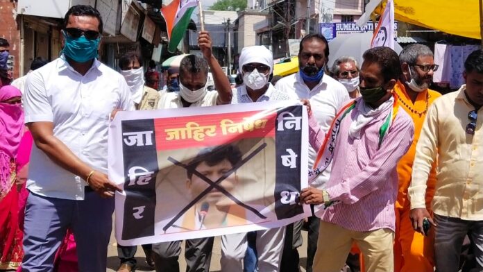 Protest against Manmadla Padalkar's statement | मनमाडला पडळकर यांच्या वक्तव्याचा निषेध