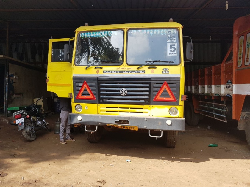 Ratnagiri: Police intercepted for interfering with vehicles | रत्नागिरी : वाहनांची चोरी करणारी आंतरराज्य टोळी गजाआड, तिघांच्या मुसक्या आवळण्यात पोलिसांना यश