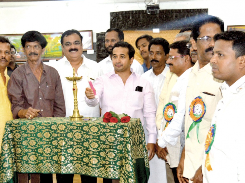 Sindhudurg: Opening of picture, sculpture exhibition at Sunderwadi festival, brighten the name of Kalat district: Nitesh Rane | सिंधुदुर्ग : सुंदरवाडी महोत्सवात चित्र, शिल्प प्रदर्शनाचे उद्घाटन, कलेत जिल्ह्याचे नाव उज्ज्वल करा : नीतेश राणे