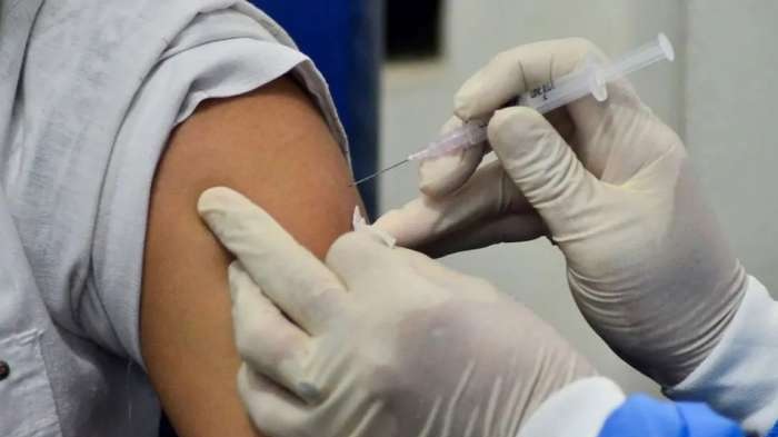 Erandol received only five hundred and seventy vaccines | एरंडोलच्या वाट्याला जेमतेम पाचशे सत्तर लसी प्राप्त