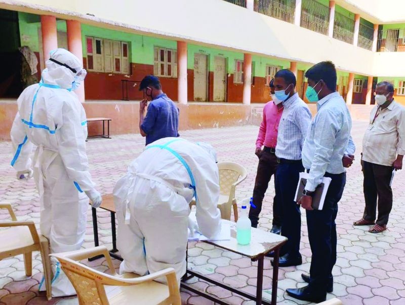 Three times daily health check-up of corona students at Degaon School | देगाव शाळेतील कोरोनाबाधित विद्यार्थ्यांची दैनंदिन तीनवेळा आरोग्य तपासणी