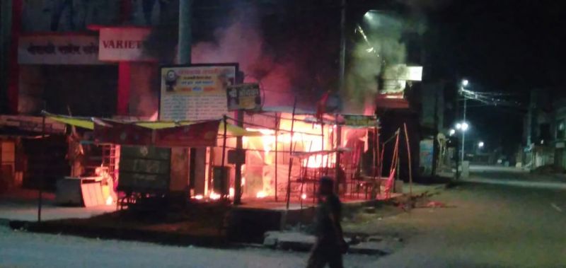 Fire at Lakhni in Bhandara district | भंडारा जिल्ह्यातील लाखनी येथे फटक्याच्या दुकानाला आग