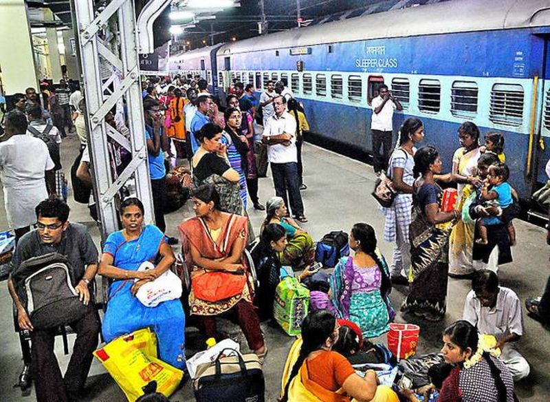 'Railway Veerangana' What's App Group for the safety of women passengers | महिला प्रवाशांच्या सुरक्षेसाठी ‘रेल्वे वीरांगना’ व्हॉट्स अ‍ॅप ग्रुप