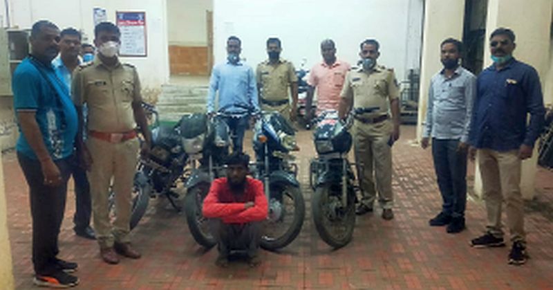 Police caught the thief with four bikes | चार दुचाकीसह चोरट्याच्या मुसक्या पोलिसांनी आवळल्या