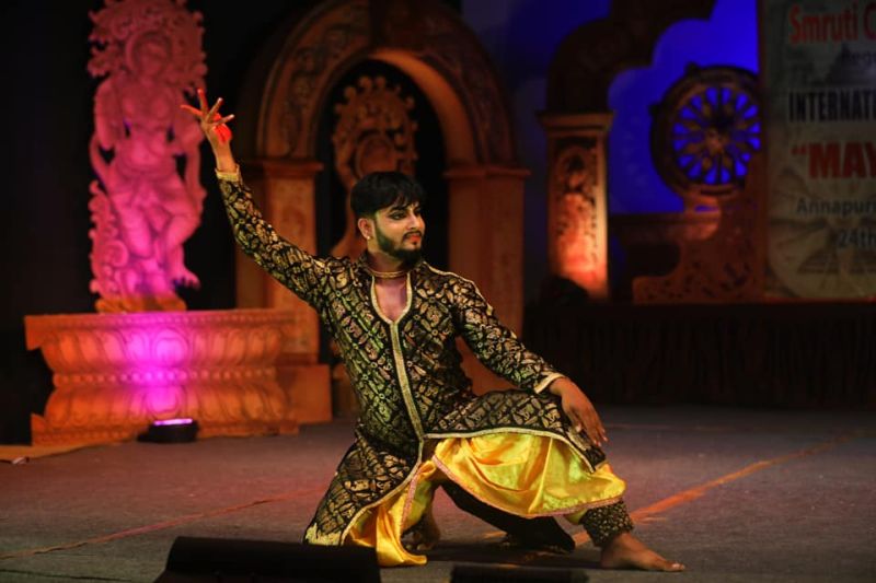 Dance Arist from Wardha was felicitated at the International Dance Festival in Odisha | ओडिशातील आंतरराष्ट्रीय नृत्य महोत्सवात वर्ध्यातील कलाकाराचा आविष्कार
