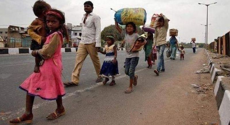 Workers travel hundreds of kilometers without food | Corona Virus in Bhandara; मजुरांचा अन्न पाण्याशिवाय शेकडो किलोमीटर प्रवास