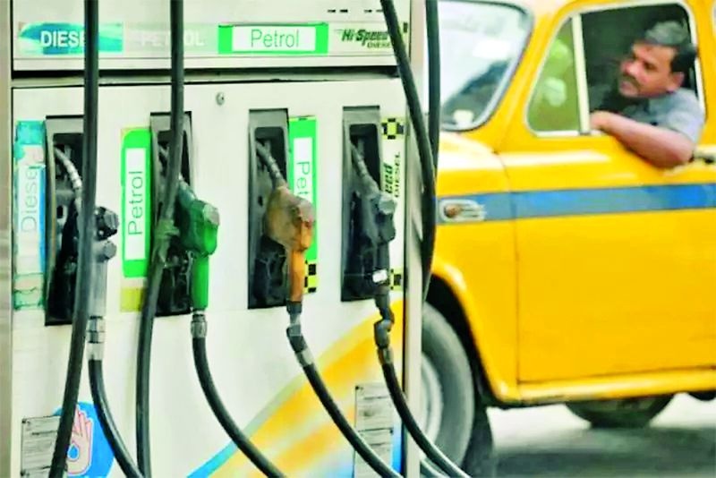 After 60 days, petrol is priced at Rs 88.61 and diesel at Rs 77.29 | साठ दिवसानंतर पेट्रोल ८८.६१ तर डिझेलचा भाव ७७.२९ रू