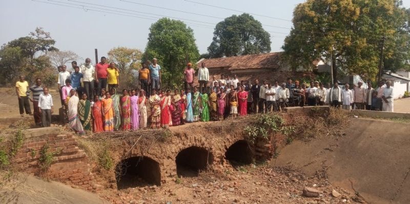 Danger of accident due to 'that' dilapidated bridge of Sonapur | सोनापूरच्या ‘त्या’ जीर्ण पुलामुळे अपघाताचा धोका