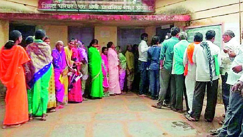 Around 74 percent polling | आरमोरीत ७४ टक्के मतदान