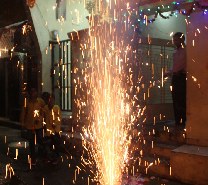 Consciousness in the market for Diwali | दिवाळीनिमित्त बाजारात चैतन्य
