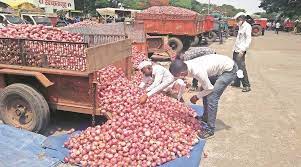 Break in price hike: Onion sellers disillusioned | दरवाढीला ब्रेक : कांदा विक्रेत्यांचा भ्रमनिरास