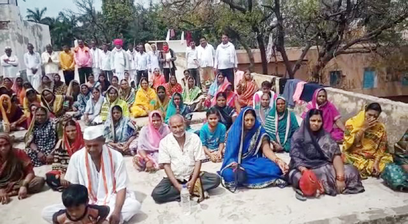 90 devotees from Maharashtra are trapped in Uttar Pradesh | coronavirus; महाराष्ट्रातील ९५ भाविक अडकले उत्तर प्रदेशात