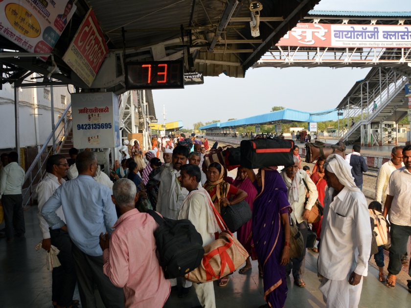 Parbhani: Disadvantages of passengers due to cancellation of trains | परभणी : गाड्या रद्द झाल्याने प्रवाशांची गैरसोय