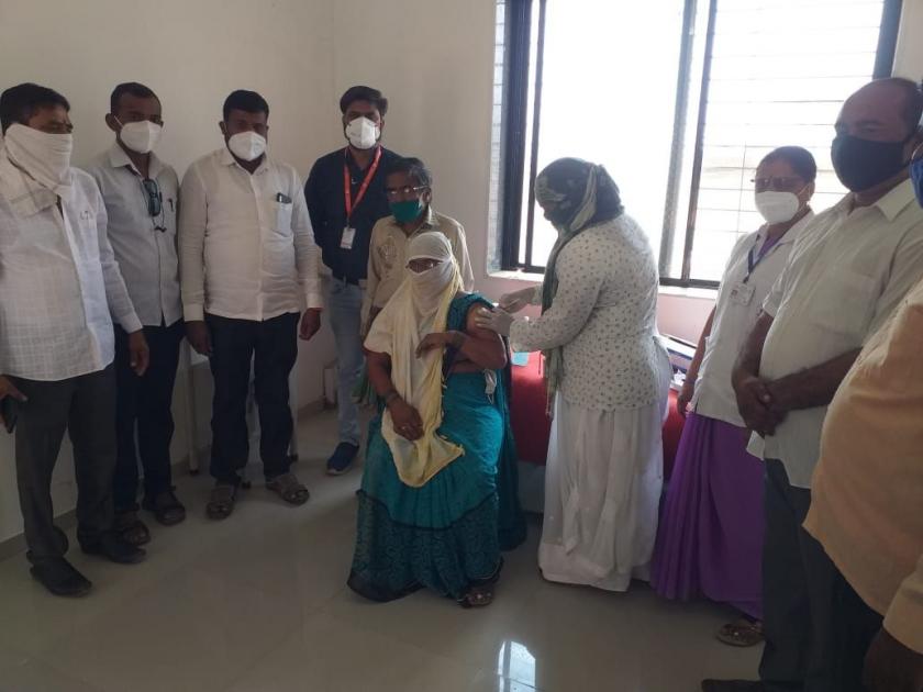 Vaccination started at Rajapur | राजापूर येथे लसीकरणाला सुरुवात