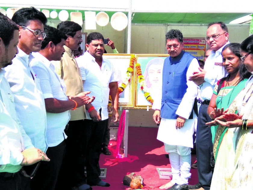 Sindhudurg: Festival for the Sindhusaras Agriculture Sector: Deepak Kesarkar, Hon'ble Minister of Festivals inaugurated at Aanganewadi. | सिंधुदुर्ग : सिंधुसरस कृषी क्षेत्रासाठी पर्वणी : दीपक केसरकर, आंगणेवाडी येथे महोत्सवाचा पालकमंत्र्यांच्या हस्ते शुभारंभ